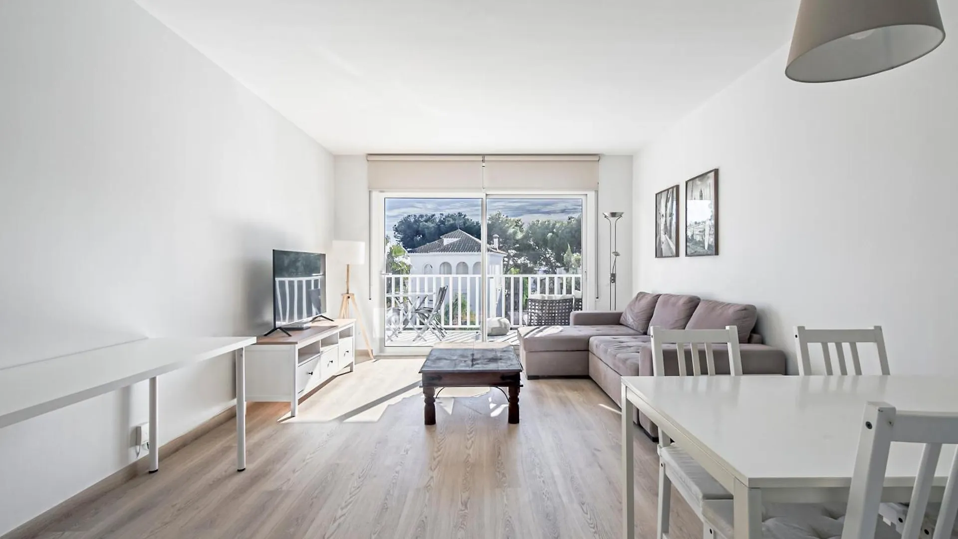 Tango Apartment Sitges 0*,